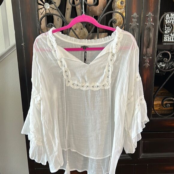 Pretty new white blouse - Picture 1 of 3